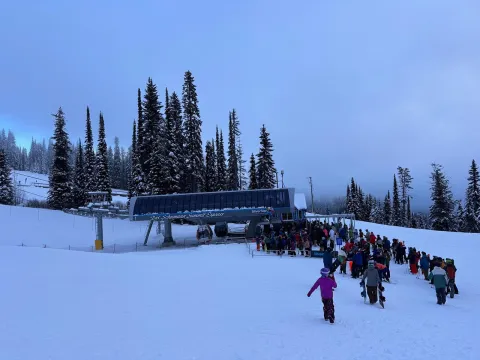 lineup for the Comet Express 6-pack gondola at SilverStar on opening day Nov 23, 2024