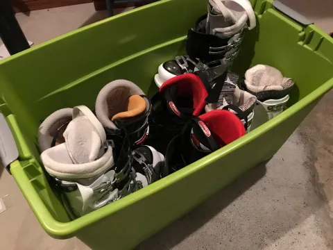 Storage bin for ski gear